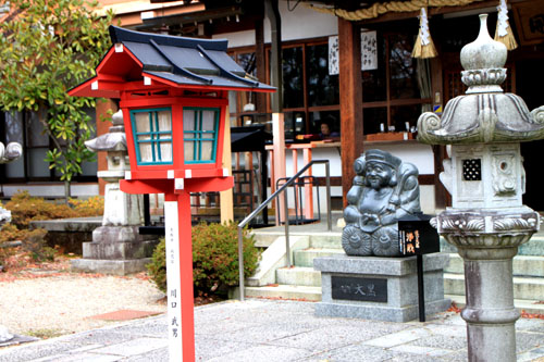 紅葉だより64 松ヶ崎大黒天 散りモミジ_e0048413_20121360.jpg