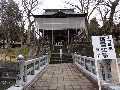 山門の雪囲い_a0084753_1331579.jpg