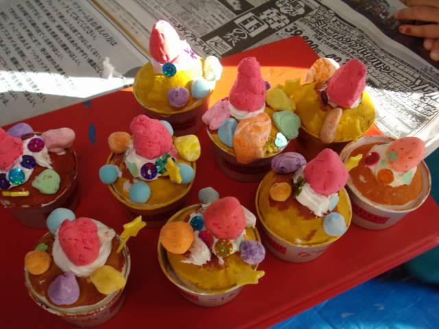 カップケーキとケーキの絵画 大阪市北区こども絵画教室 こどもアトリエからふる