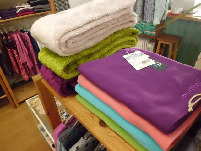 モンベル クリマエアとシャーミス マフラー入荷です 子供服フラム 浜松市西区入野町4903 12 モンベル クリマエアとシャーミス マフラー入荷です 子供服フラム 浜松市西区入野町4903 12