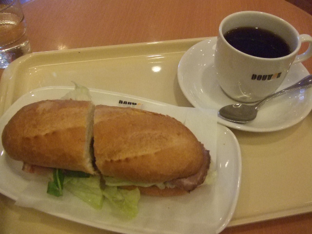 ドトール 贅沢ミラノサンド ローストビーフ~特製デミグラスソース~_f0076001_23434133.jpg