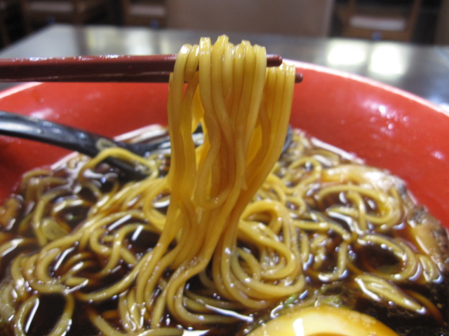 麺家いろは 黒醤油味玉ラーメン¥880@海老名市_b0042308_2118297.jpg