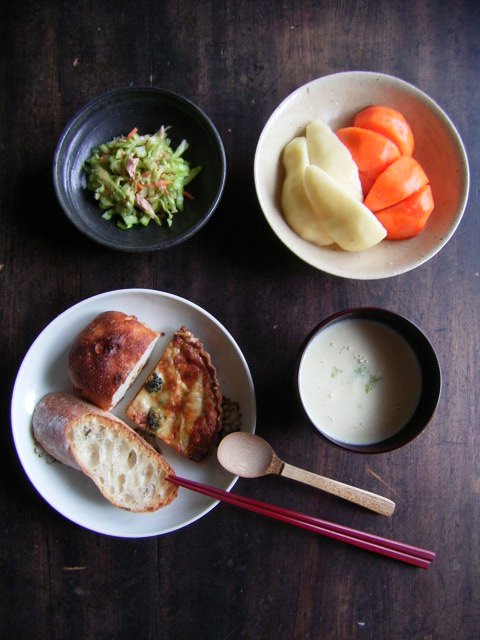 パンと野菜を盛る_b0206421_1561325.jpg