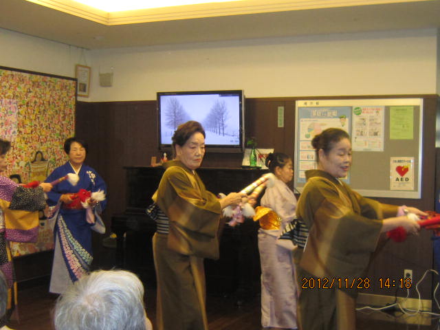 踊りの会とお茶会_a0158095_11385169.jpg