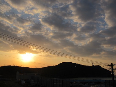12月 8日 夕日がきれいでやんすー_b0158746_1618614.jpg