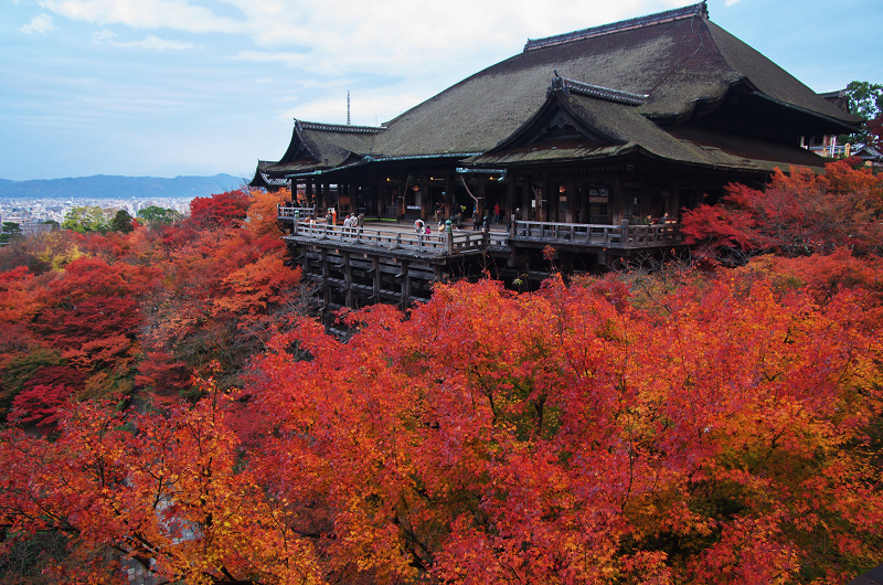 紅葉燃える清水寺_f0155048_1233560.jpg