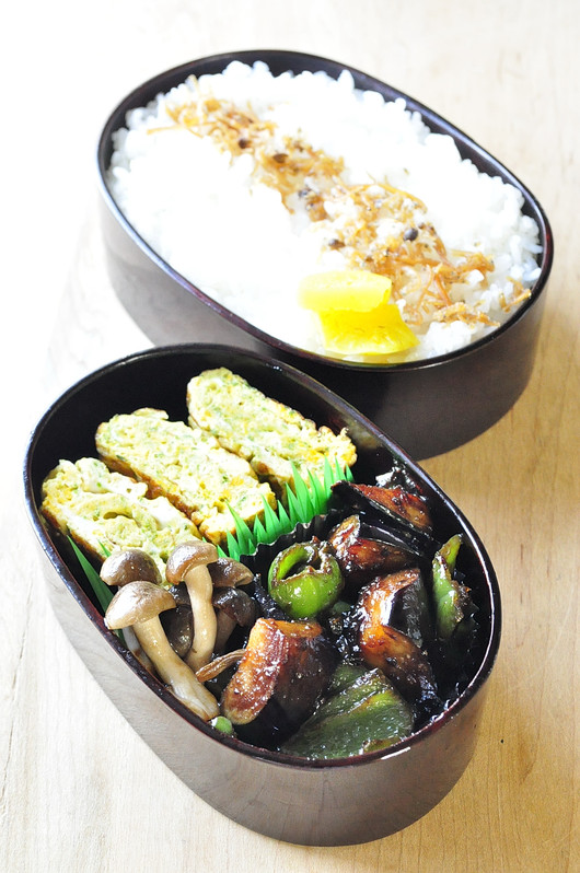 ナスとピーマンの味噌炒め弁当_b0171098_8235741.jpg