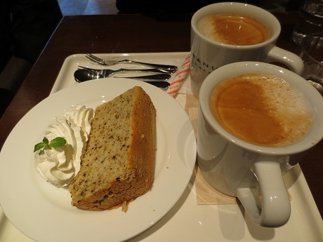 『BEANUS cafe』にて休憩_c0185166_2055265.jpg