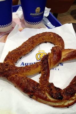 Auntie Anne\'sのプレッツェル_e0206490_22143181.png