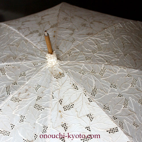 お嫁入り道具の日傘が「衣替え」_f0184004_160992.jpg