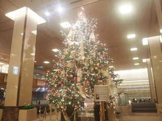 帝国ホテルのクリスマスツリー_e0208519_2246415.jpg