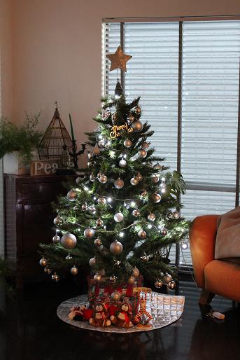 今年のクリスマスツリー_a0233568_17145658.jpg
