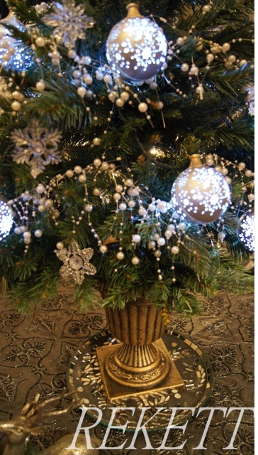 シンプルなクリスマスツリー_f0029571_2248535.jpg