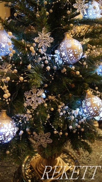 シンプルなクリスマスツリー_f0029571_2250874.jpg