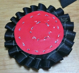 超簡単 ロゼットブローチの作り方 時間を見つける旅