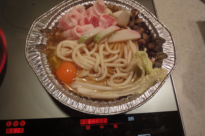 低カロリー晩ご飯 鍋焼きうどんで温まりました 山の棲み家 でインテリア 工事 ネーターのオヤジが気まま生活