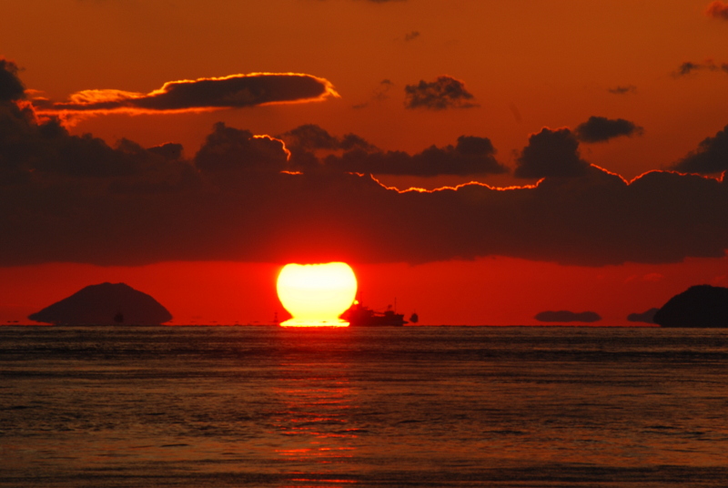 モンチッチ海岸からだるま夕日_f0184314_19153165.jpg