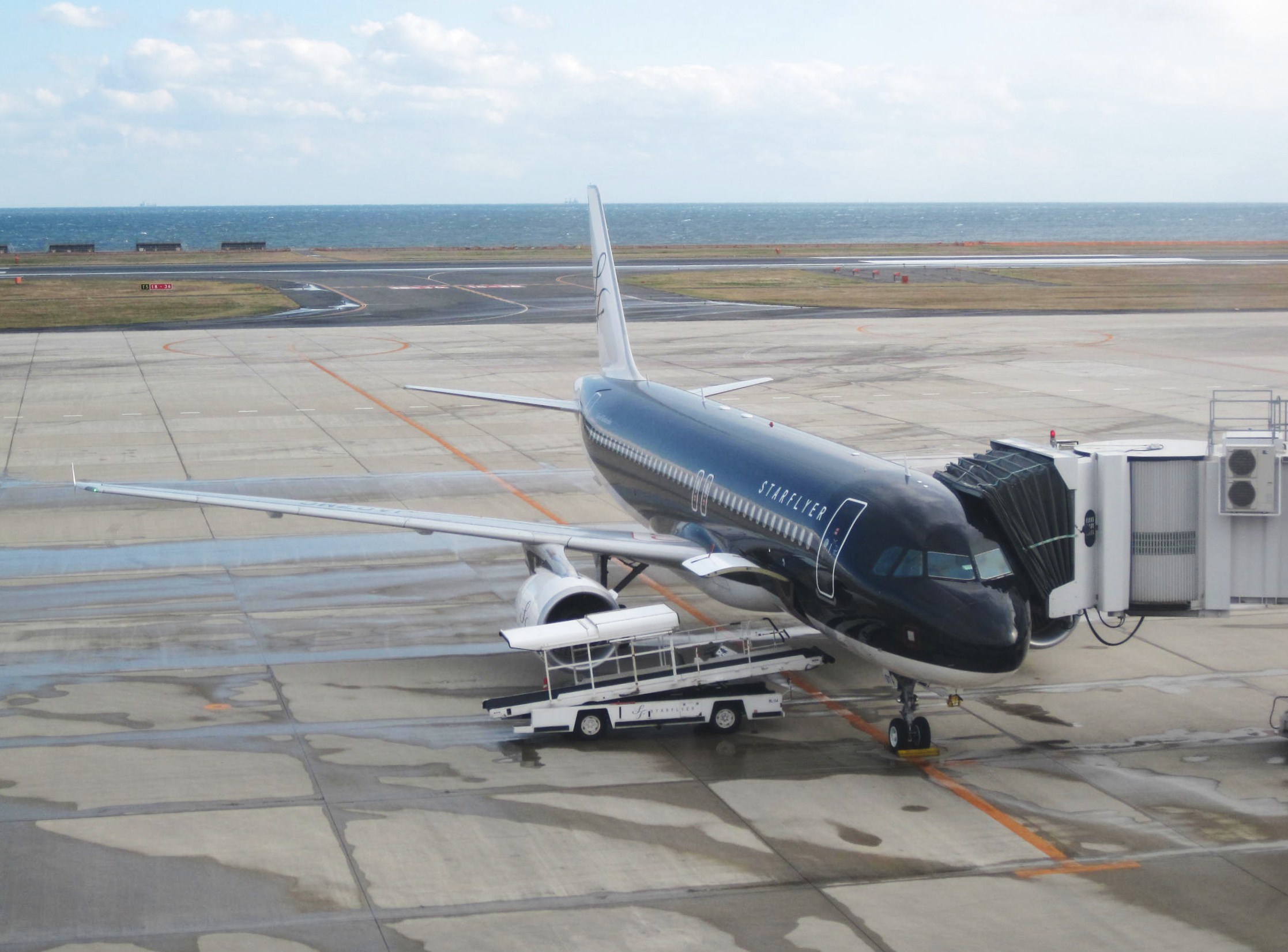 ～とっても寒い日。　（北九州空港にて）_b0203919_2222647.jpg