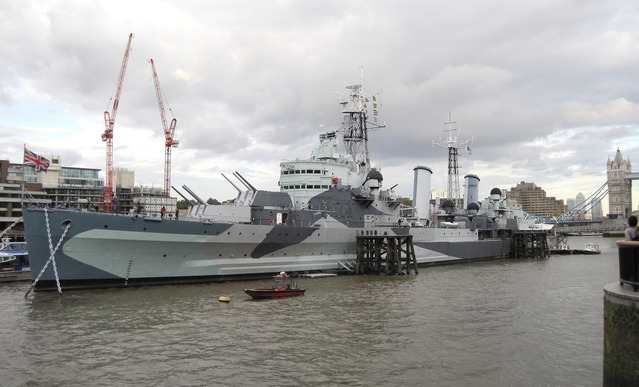6日目 5 戦艦ベルファスト号とヘイズガレリア テムズ南岸 ペンギンの足跡 6日目 5 戦艦ベルファスト号とヘイズガレリア テムズ南岸 ペンギンの足跡