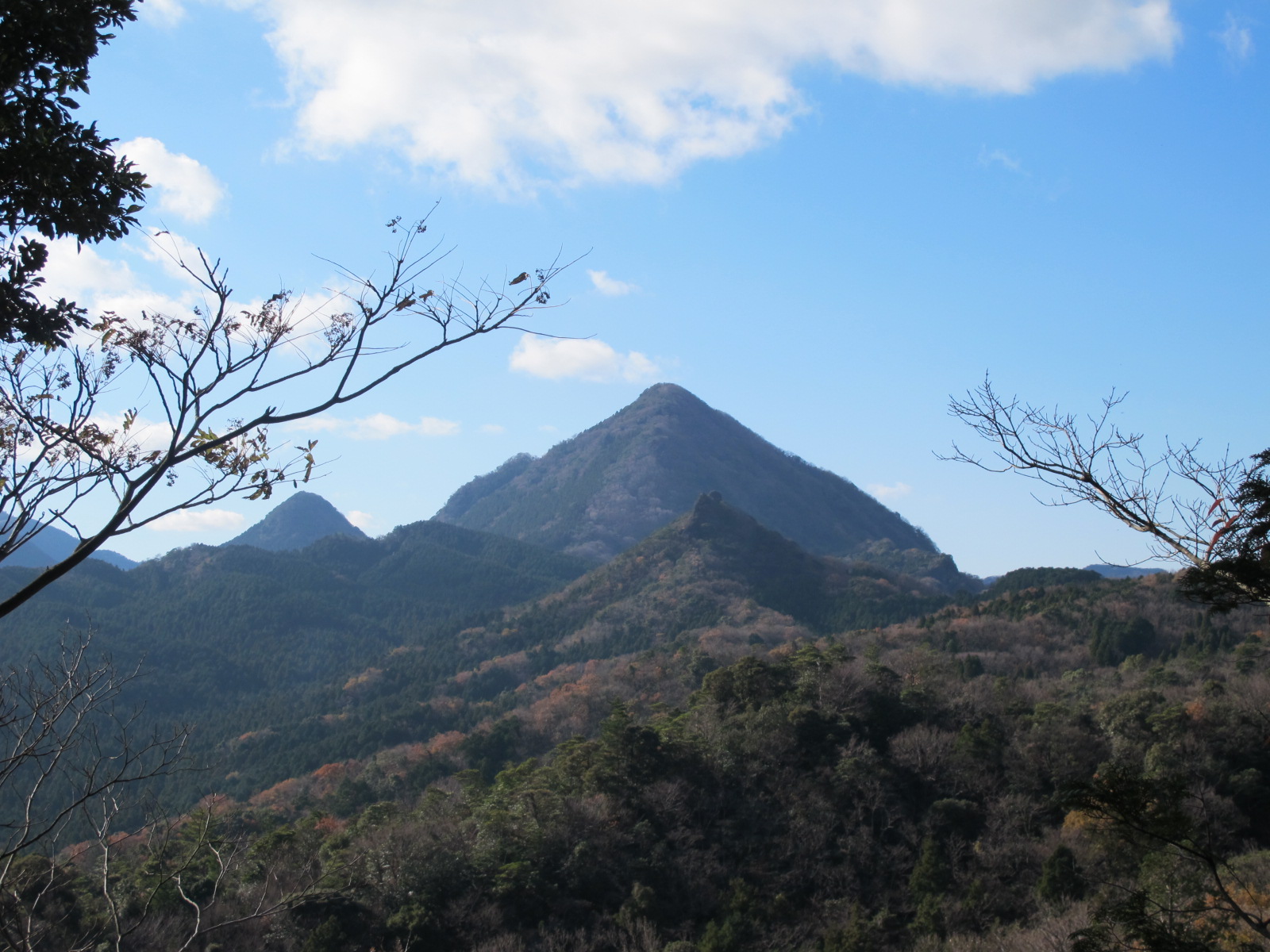 岐部城（正月屋敷）跡を探訪　2012・12・13（木）_a0166196_1925630.jpg