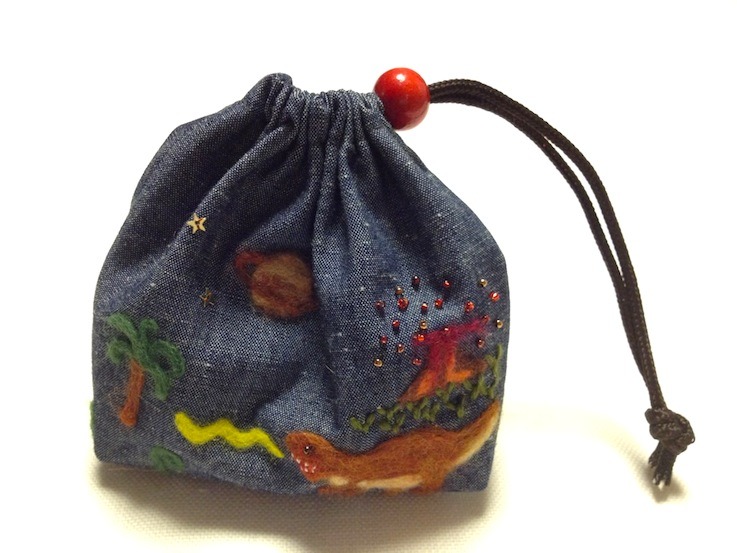 初めてのフェルト刺繍でコマ袋♪_f0089355_18581655.jpg