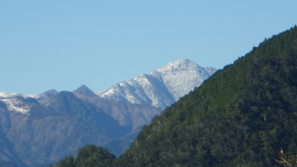 雪の釈迦ヶ岳遠望_a0243432_1836629.jpg