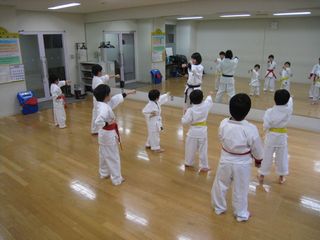 土曜日空手 宮の沢教室、麻生道場_c0118332_2343499.jpg