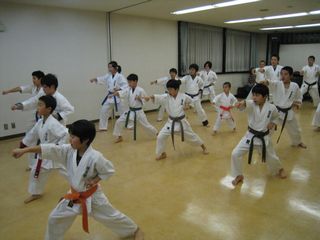 土曜日空手 宮の沢教室、麻生道場_c0118332_2355999.jpg