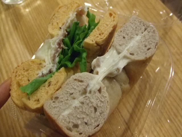 B&B パンチェッタとルッコラ&メープルウォルナッツ_f0076001_0493665.jpg