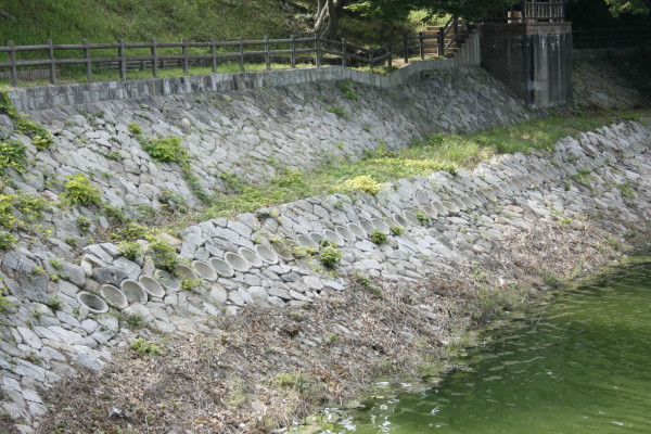 烏原貯水池の概要と初代神戸市長鳴瀧幸恭の銘板_b0118987_884322.jpg