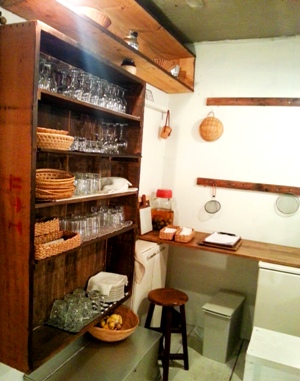 古い市場の一角にある素敵なお店_d0249193_1649316.jpg