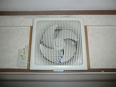 換気扇の寒さ 大工さんが木造住宅作ってるよ