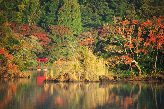 一碧湖と河津三郎祐泰の血塚_a0263109_11365248.jpg