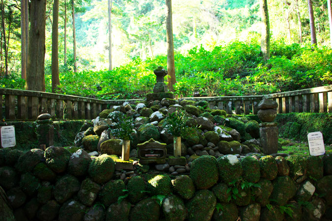 一碧湖と河津三郎祐泰の血塚_a0263109_11392186.jpg