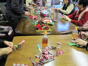 クリスマスリース作り_d0014310_1013230.jpg
