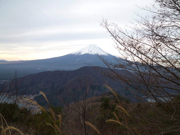 富士山が美しい　十二ケ岳 (1,683M) に登る_d0170615_7541040.jpg