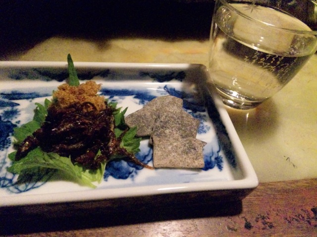 冷や酒を塩昆布で飲む。この一杯でやめられれば聖人だ。もしくは病人だ。_d0057843_8584384.jpg