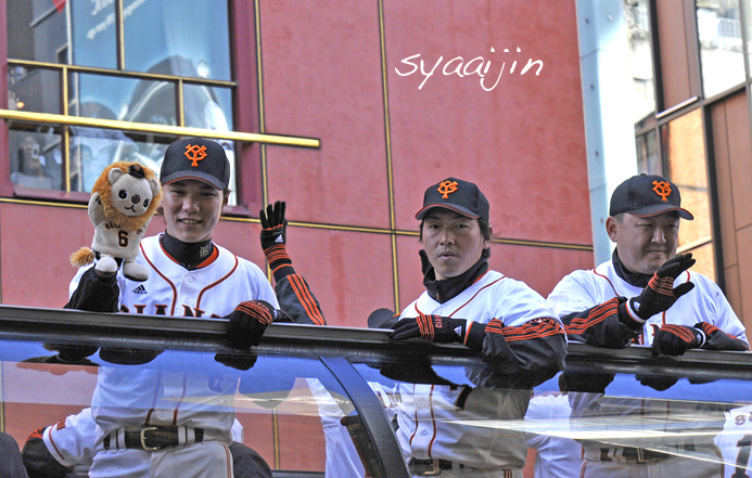 2012 巨人優勝パレードの坂本勇人_d0251161_1622292.jpg