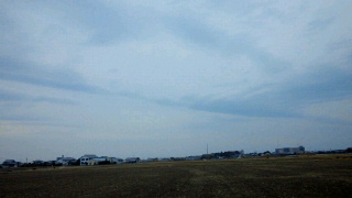 久々に見る”地震雲”:「お次ぎはどこに見舞いしましょうか?」ですか?_e0171614_21594546.jpg