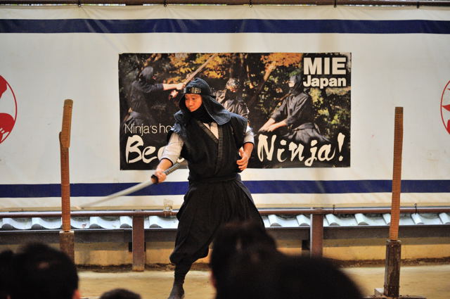 伊賀の町で忍者アトラクションショーを見てみよう！_c0081462_20521832.jpg