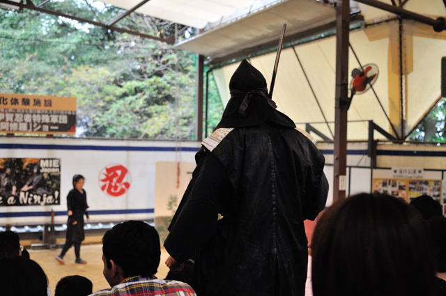 伊賀の町で忍者アトラクションショーを見てみよう！_c0081462_20523614.jpg