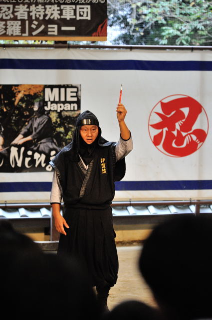 伊賀の町で忍者アトラクションショーを見てみよう！_c0081462_20542728.jpg