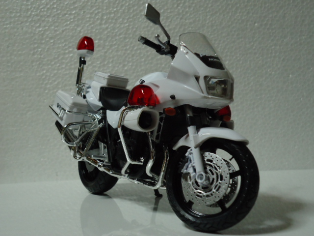 アオシマ・完成品バイク CB1300P(白バイ) : 燃やせないごみ研究所 アオシマ・完成品バイク CB1300P(白バイ) : 燃やせないごみ研究所