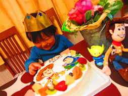 ↓の続き。プチ王子３歳のお誕生日会*_a0062983_22445138.jpg