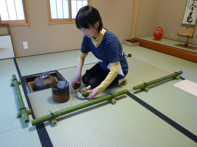 お稽古風景(20)…向切本勝手(薄茶) : 朝日茶道教室 お稽古風景(20)…向切本勝手(薄茶) : 朝日茶道教室