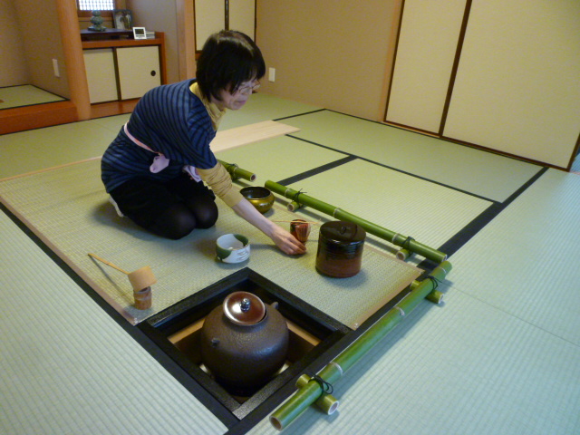 お稽古風景(20)…向切本勝手(薄茶) : 朝日茶道教室 お稽古風景(20)…向切本勝手(薄茶) : 朝日茶道教室
