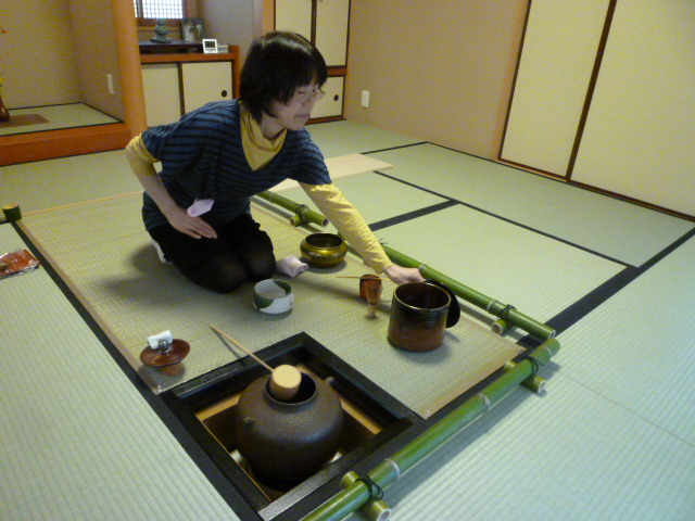 八炉様 お稽古風景(20)…向切本勝手(薄茶) : 朝日茶道教室
