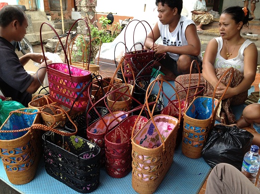 アタとソンケットのバッグと、サンガーのロンティガ Tas Ate dan Songket dan Rong Tiga di Sanggah_a0120328_2082734.jpg