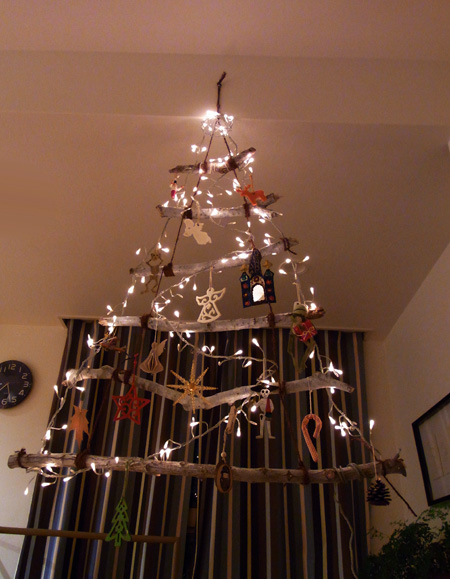 手作りのクリスマスツリー : グルグルつばめ食堂
