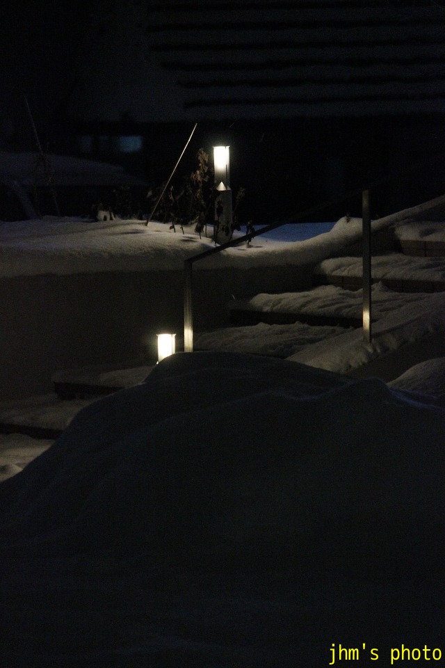 雪の中のあかり_a0158797_2254528.jpg